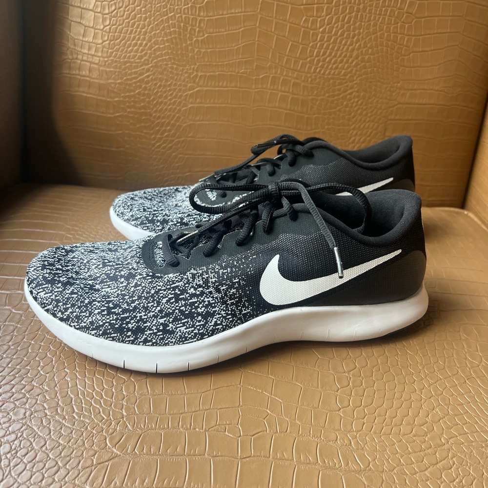 Nike Men's Flex Contact Running Sneakers Shoe Size 9.5  Black And White